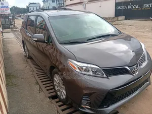 Toyota Sienna 2015 Gray