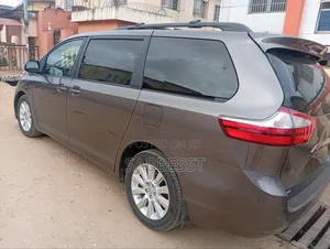 Toyota Sienna 2015 Gray