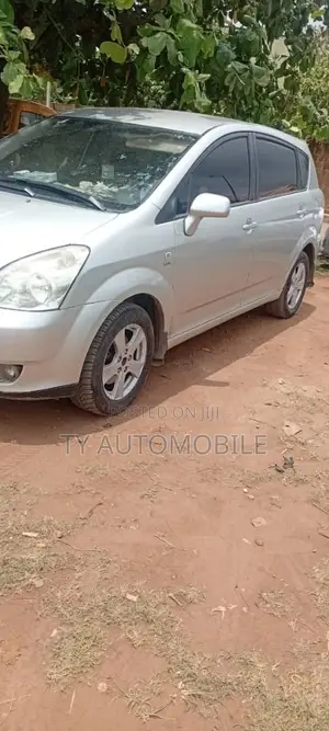 Toyota Verso 2009 Silver