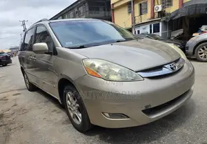 Toyota Sienna 2006 Gold