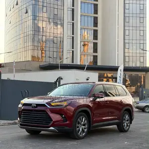 Toyota Highlander Platinum AWD 2024 Red