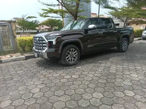Toyota Tundra 2022 Black