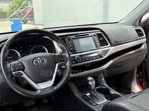 Toyota Highlander 2017 Red