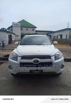 Toyota RAV4 2.5 Limited 4x4 2012 White