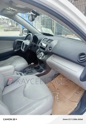 Toyota RAV4 2.5 Limited 4x4 2012 White