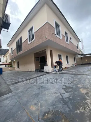 5bdrm Duplex in Chevron for sale