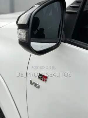 Toyota Hilux 2023 White