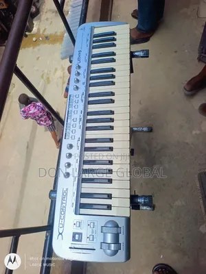 Behringer Unx49 Midi Controller