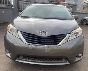 Toyota Sienna XLE 7 Passenger Mobility 2011 Gray