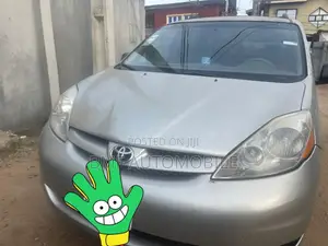 Toyota Sienna 2005 Silver