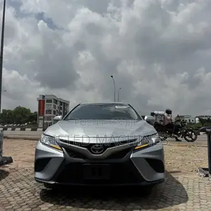 Toyota Camry 2019 Silver