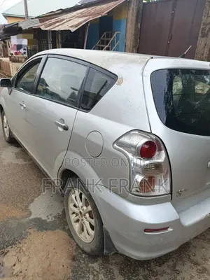 Toyota Verso 2009 Silver