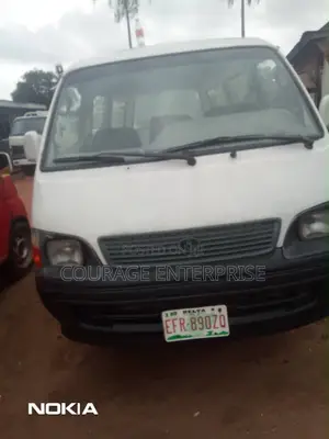 Toyota HiAce 2005 White