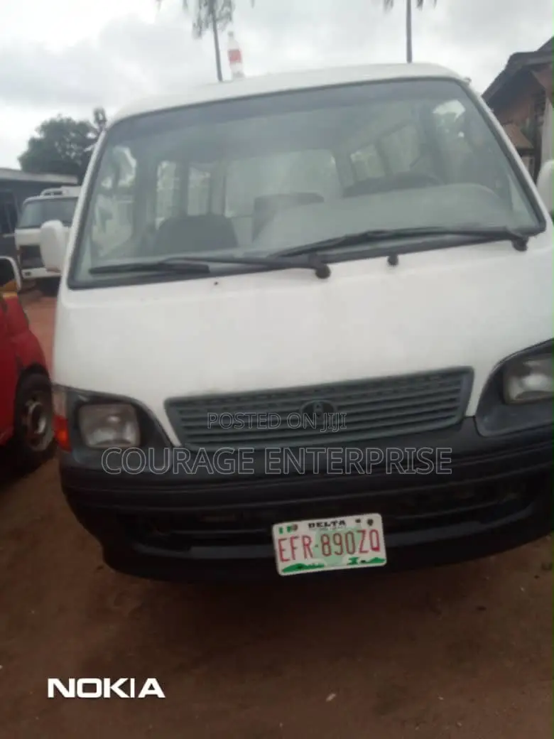 Toyota HiAce 2005 White