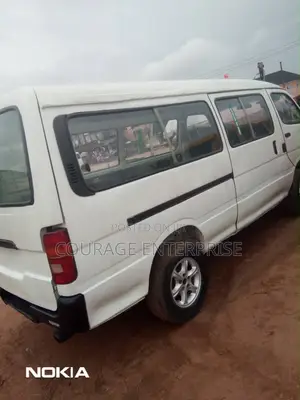 Toyota HiAce 2005 White