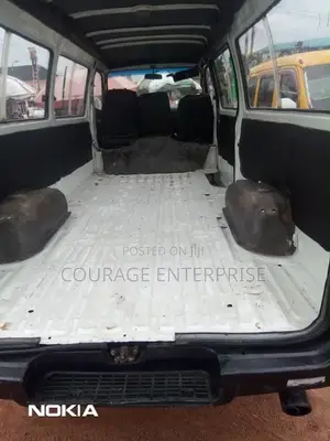 Toyota HiAce 2005 White