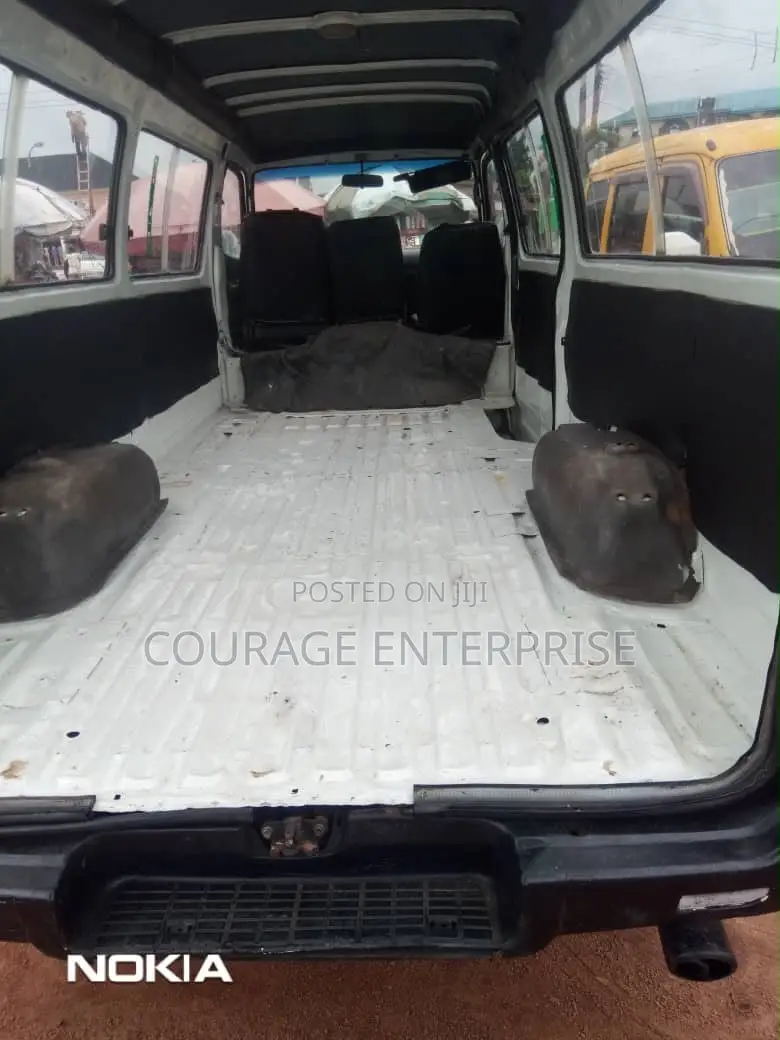 Toyota HiAce 2005 White