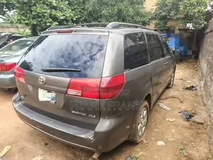 Toyota Sienna 2005 Gray