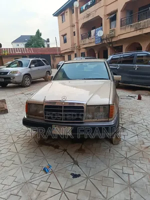 Mercedes-Benz 230E 1999 Gold