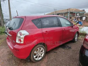 Toyota Verso 2009 Red