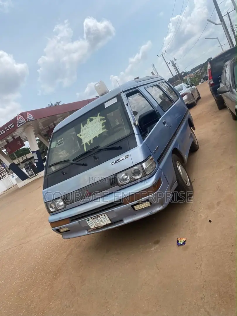 Mitsubishi L300 2005 Blue