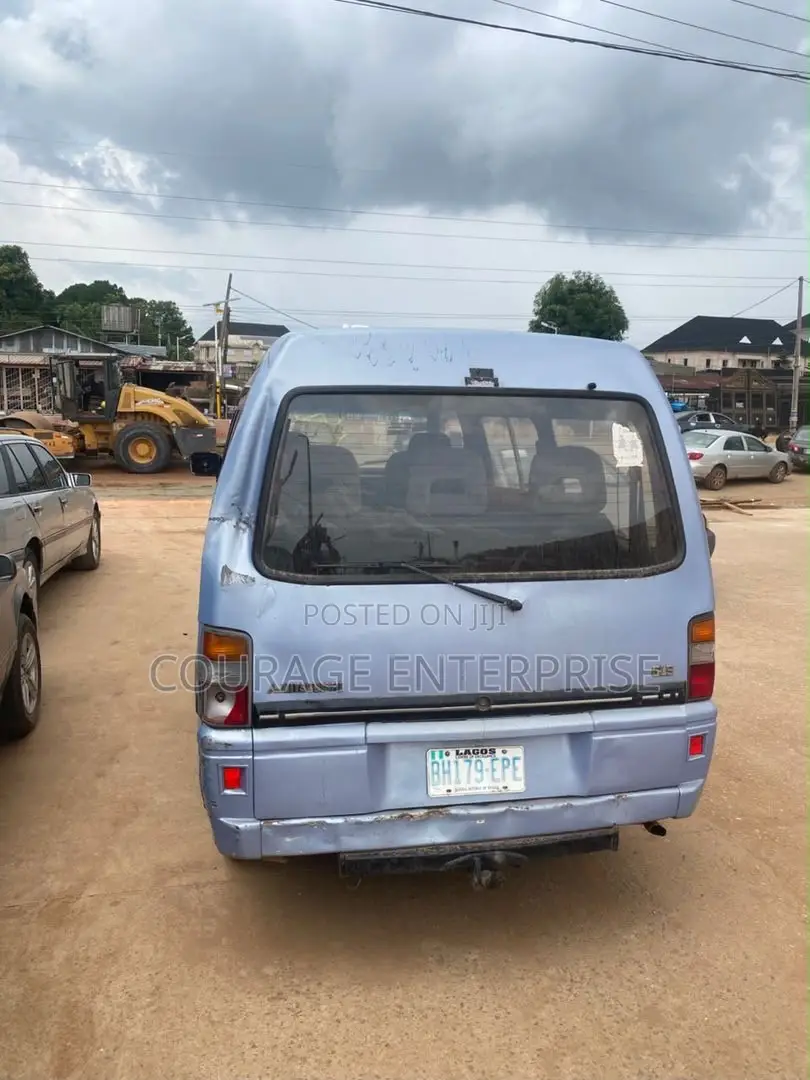 Mitsubishi L300 2005 Blue