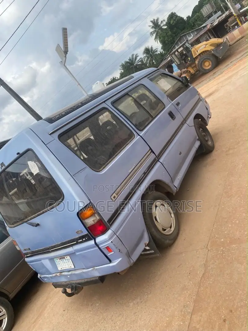 Mitsubishi L300 2005 Blue