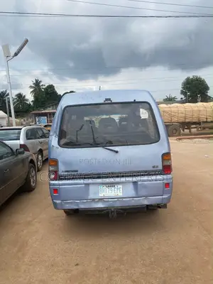 Mitsubishi L300 2005 Blue