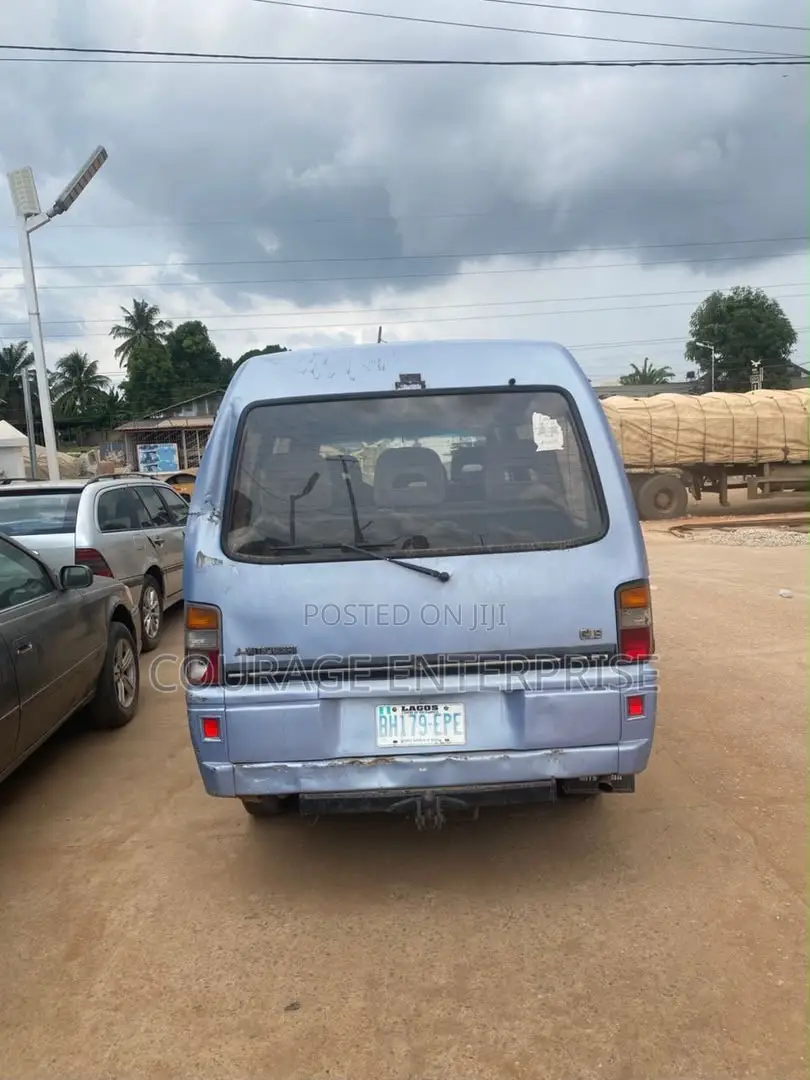 Mitsubishi L300 2005 Blue