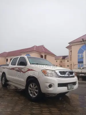 Toyota Hilux 2010 White