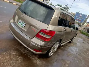Mercedes-Benz GLK-Class 2010 Gold