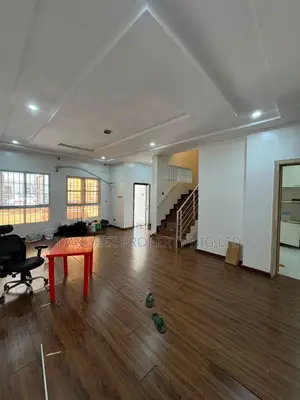 3bdrm Duplex in Chevron for rent