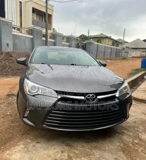 Toyota Camry 2016 Gray