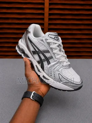 ASICS Sneakers