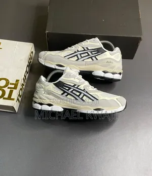 ASICS Sneakers