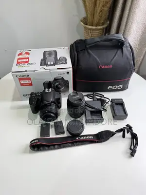 Canon EOS 250D + 2 Lenses