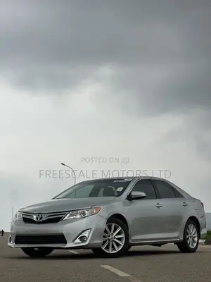 Toyota Camry XLE V6 4dr Sedan (3.5L 6cyl 6A) 2013 Silver