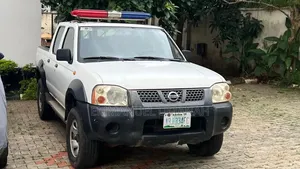 Nissan NP300 2000 White