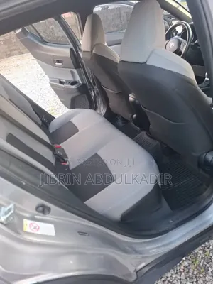 Toyota C-HR XLE Prermium FWD (2.0L 4cyl 2AM) 2018 Silver