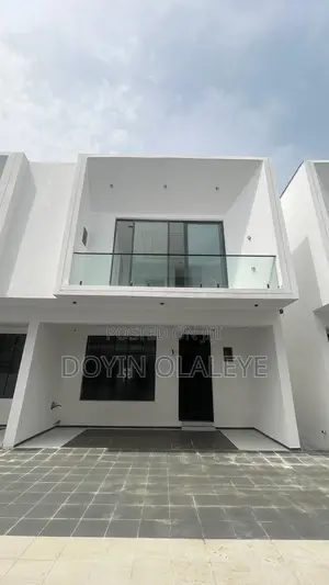 4bdrm Duplex in Ikota for sale