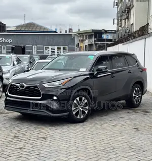 Toyota Highlander XLE 2021 Black