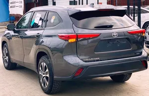 Toyota Highlander 2023 Gray