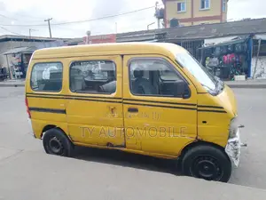 Suzuki Every 2000 Yellow