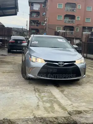 Toyota Camry SE 4dr Sedan (2.5L 4cyl 6A) 2015 Silver