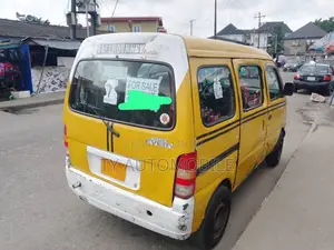 Suzuki Every 2000 Yellow