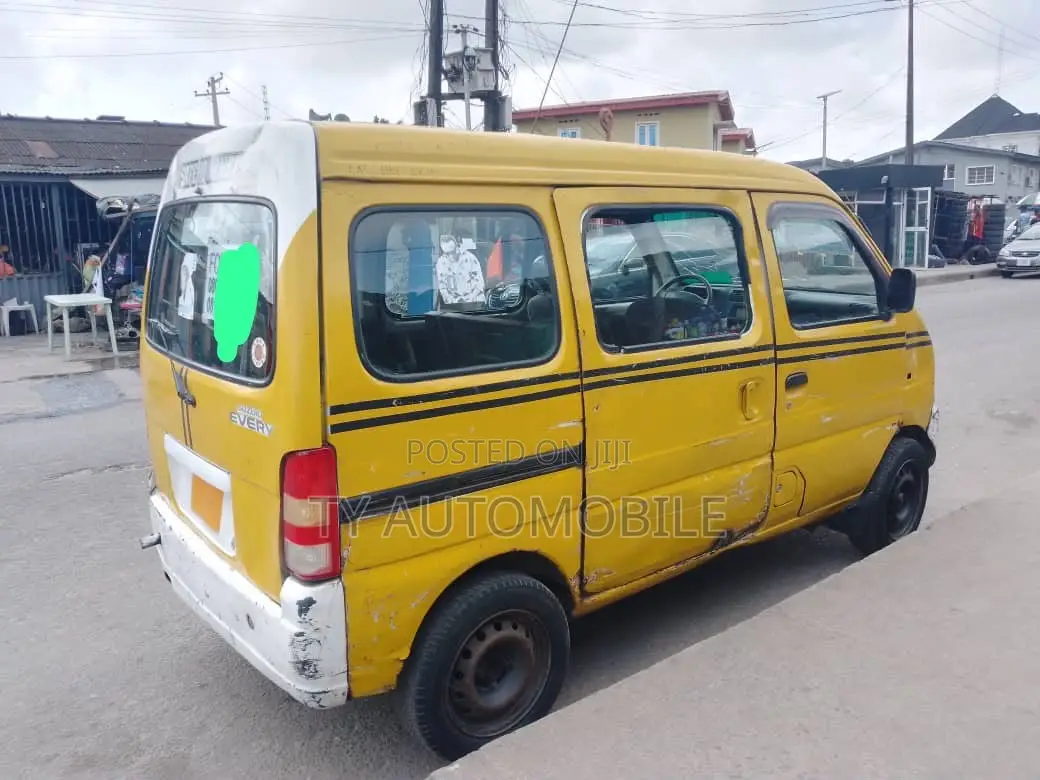 Suzuki Every 2000 Yellow