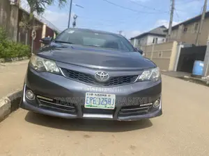 Toyota Camry SE 4dr Sedan (2.5L 4cyl 6A) 2014 Gray