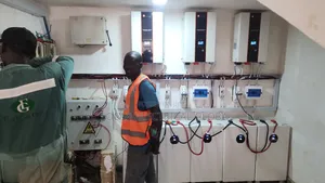 Full Package of 80kw Deye Lithium Battery and 10kv Felicity Hybrid Inv