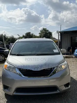 Toyota Sienna LE 8 Passenger 2012 Silver