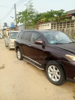 Toyota Highlander 2012 Maroon